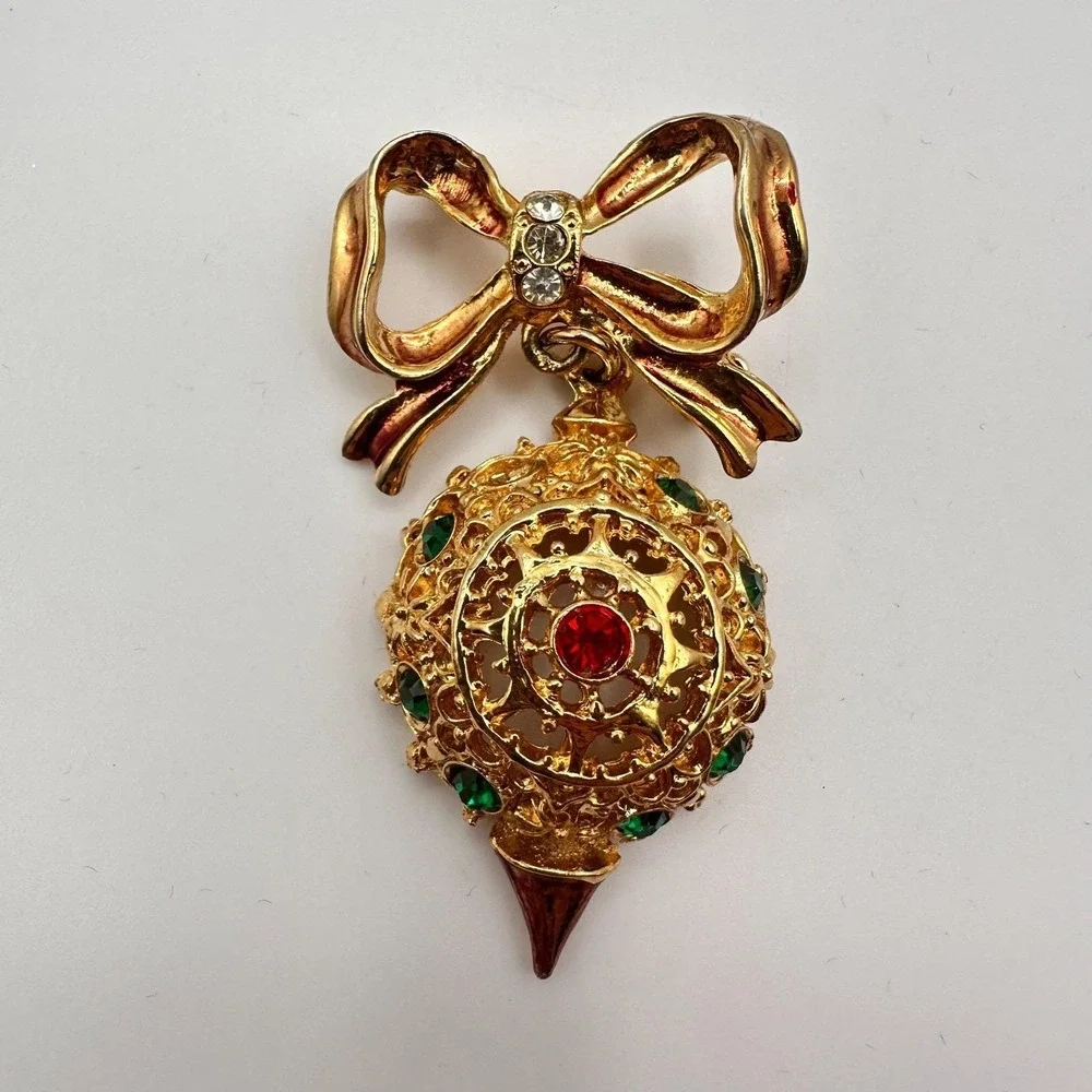 Vintage 90s Gold Tone Rhinestone Bow Ornament Brooch Pin Women's Classic Jewelry